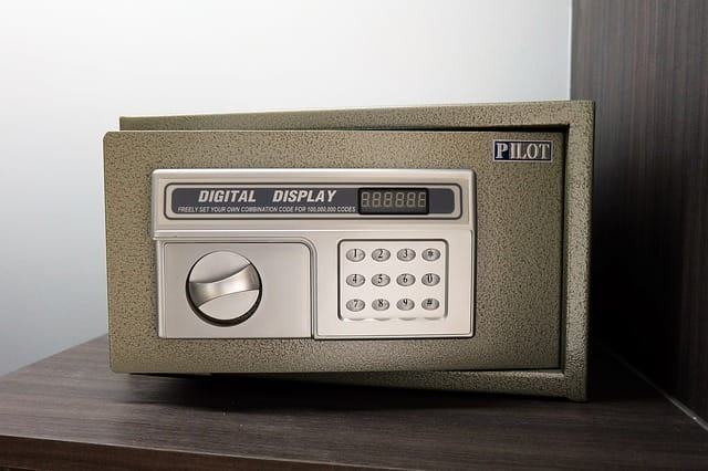 Own a Cash Business - You Need a Security Safe With an Capsule or Envelope Drop Facility